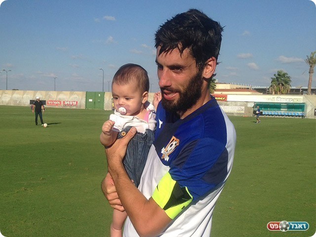 אסייג יחד עם הילדה (אלי שמואלי)